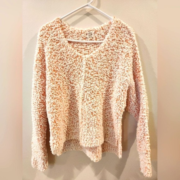 Hippie Rose Fuzzy Pullover Sweater‎ Womens Size M Soft Knit Cozy Peach White Pop - Picture 1 of 5